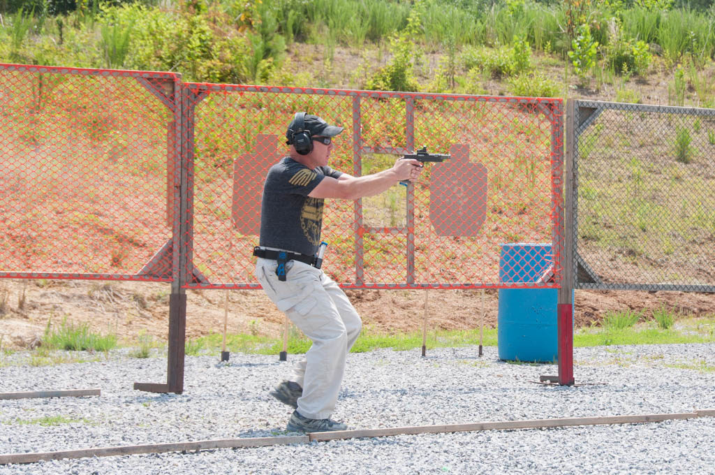 shooter in uspsa open gun division shooting a stage
